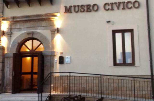 Niscemi. Museo civico: estemporanea di pittura promossa dal Lions club sui temi “Arte e pace” 